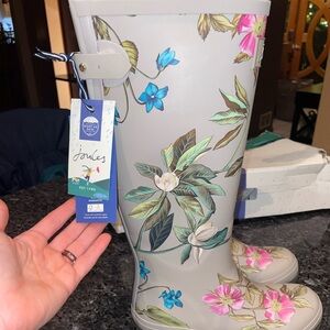 Brand new with tags-women’s Joules brand rain boots